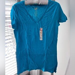 2 Women’s XL T-SHIRTS 👚